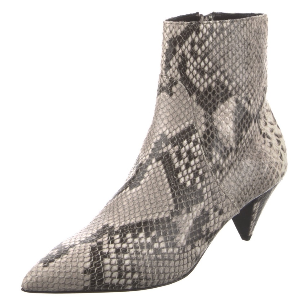 Alumnae Animal Print Boot - size 8